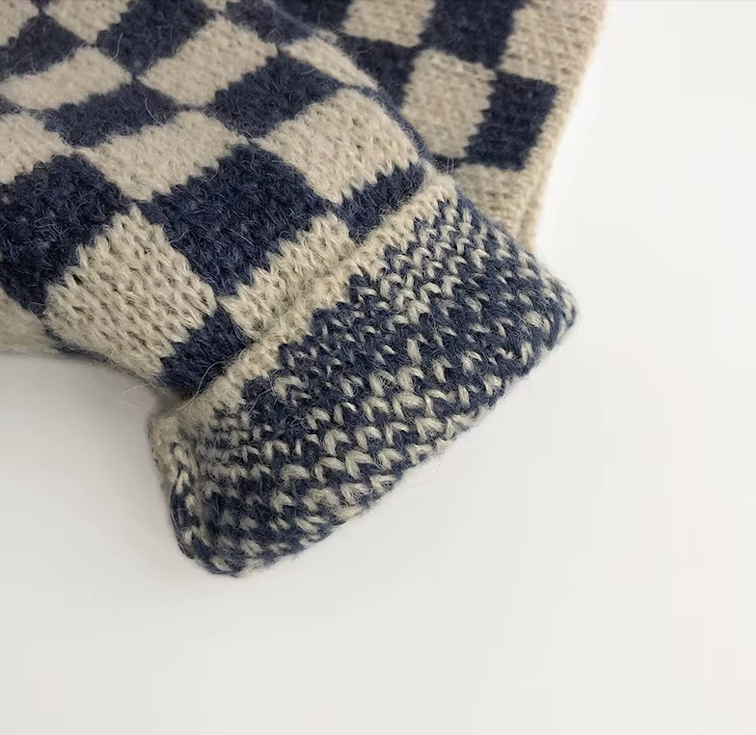 Knitted block vest detail